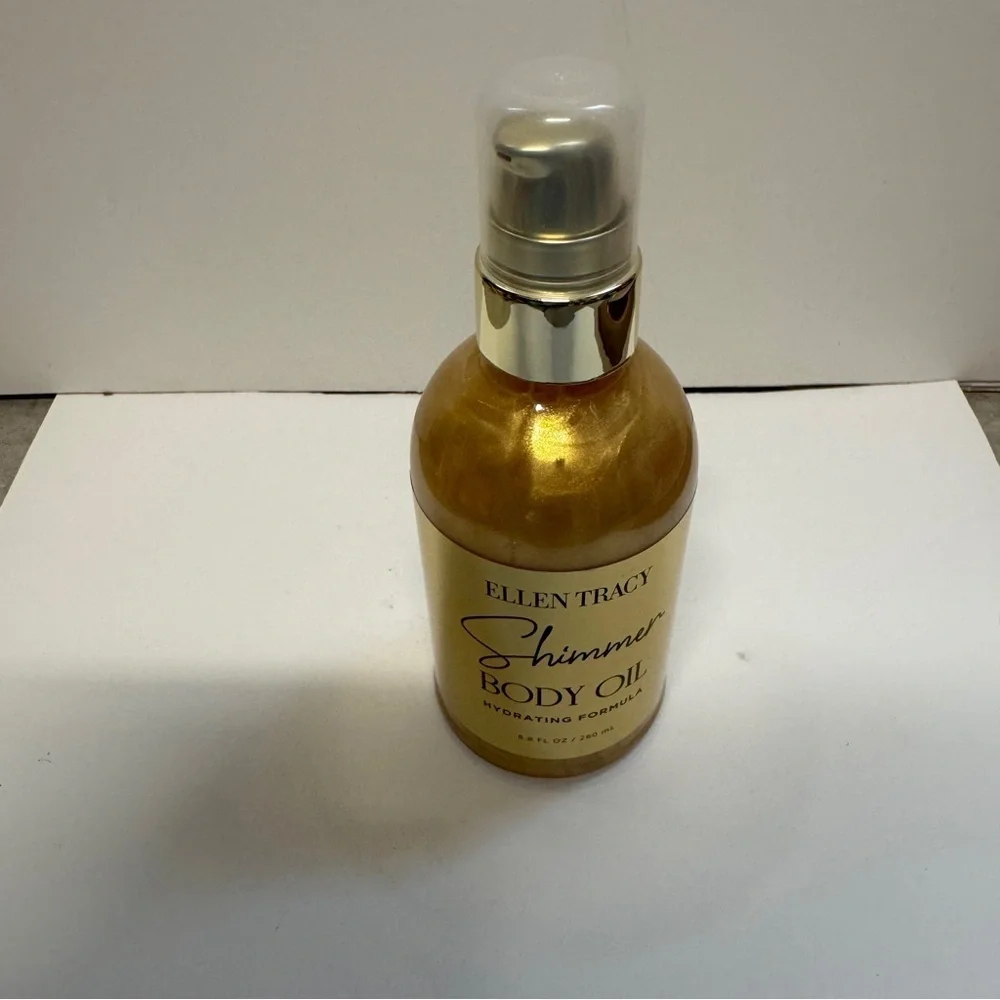 Ellen Tracy Shimmer Body Oil 8.8 OZ
